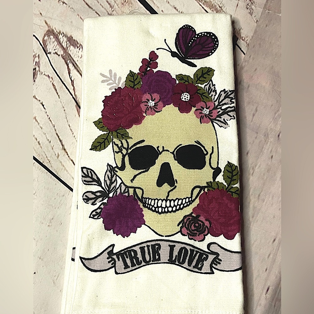 NWT Ritz 2 Pk True Love Skull Kitchen Towels
- White